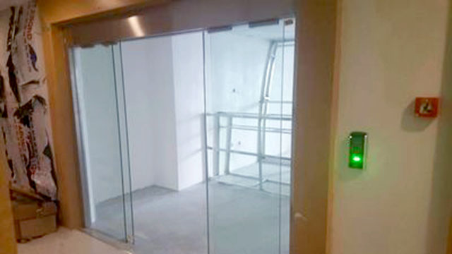 玻璃自动门门禁安装案例图