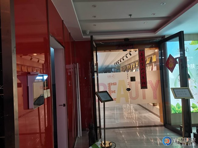 人脸识别楼宇广告媒体门禁机