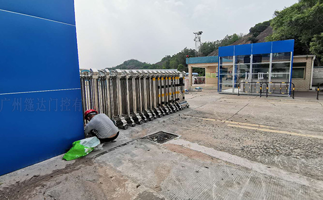 工厂电动伸缩门
